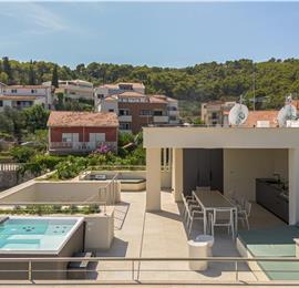 4-Bedroom Luxury Villa with Heated Pool, Ciovo near Trogir – Sleeps 8